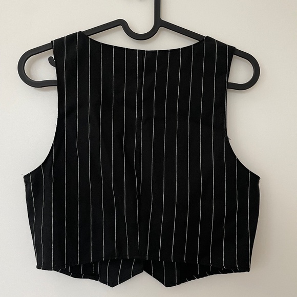Navy pinstripe cropped vest - Picture 2 of 3
